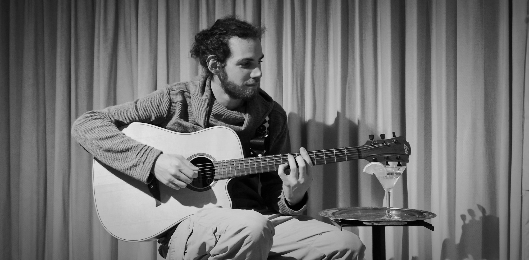 Doc Willow en guitare bar