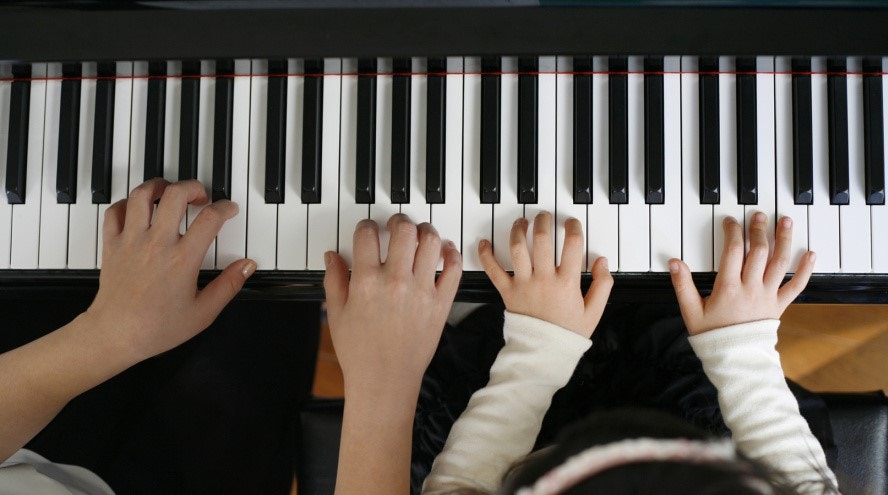Cours de piano à quatre mains